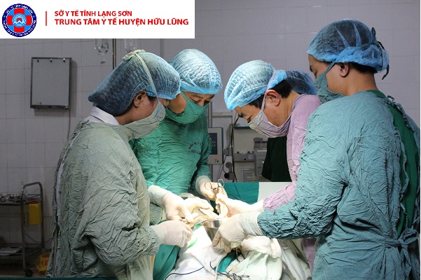 Trung tâm tế Hữu Lũng phẫu thuật thành công cho Bệnh nhân 63 tuổi bị tắc mật do sỏi ống mật chủ tái phát có kích thước lớn gây biến chứng.