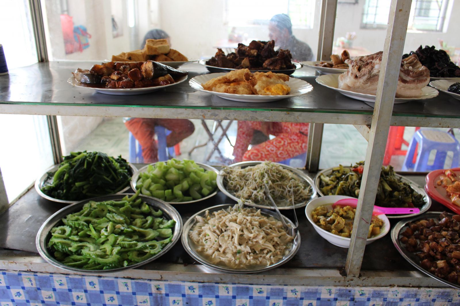 Bữa ăn từ thiện cho bệnh nhân nghèo giúp nâng cao chất lượng điều trị tại Bệnh viện đa khoa huyện Hữu Lũng