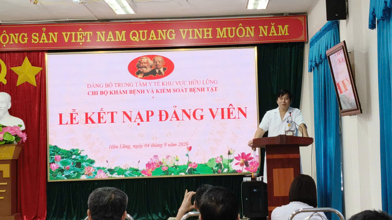 Đảng bộ Trung tâm Y tế khu vực Hữu Lũng tổ chức Lễ kết nạp đảng viên mới
