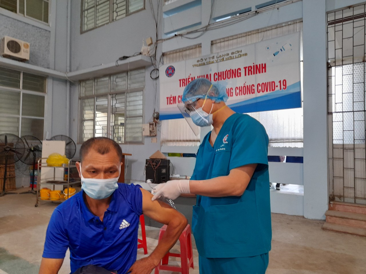 Mở rộng đối tượng tiêm chủng vắc xin phòng Covid-19 mũi 4 trên địa bàn huyện Hữu Lũng