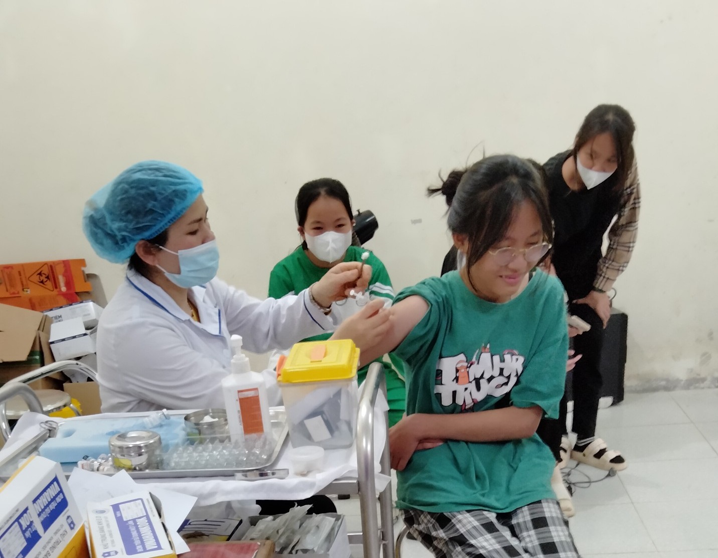 Tiêm vắc xin phòng COVID-19 mũi 2 cho trẻ em từ đủ 5 đến 12 tuổi trên địa bàn huyện Hữu Lũng tháng 12 năm 2022