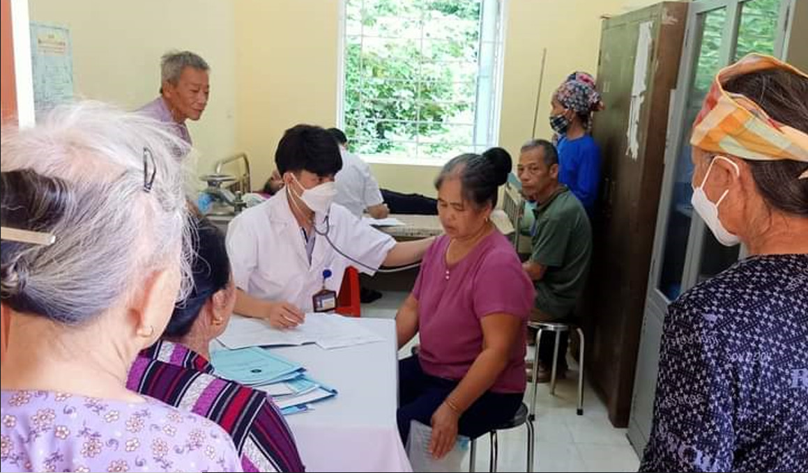 Khám chữa bệnh và cấp thuốc miễn phí cho người cao tuổi trên địa bàn huyện Hữu Lũng